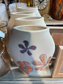 Vaas Margje S flower handpainted beige aardew 24,5x6,5x31cm